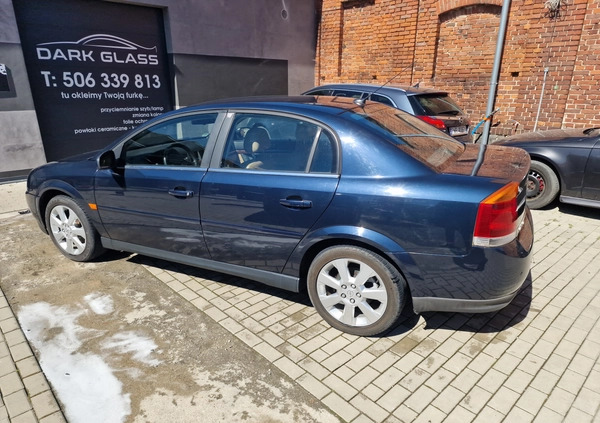 Opel Vectra cena 10900 przebieg: 173000, rok produkcji 2002 z Łazy małe 704